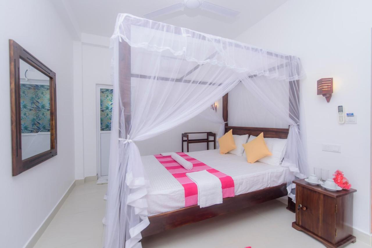Scenery River Star Hotel Hikkaduwa Exterior photo