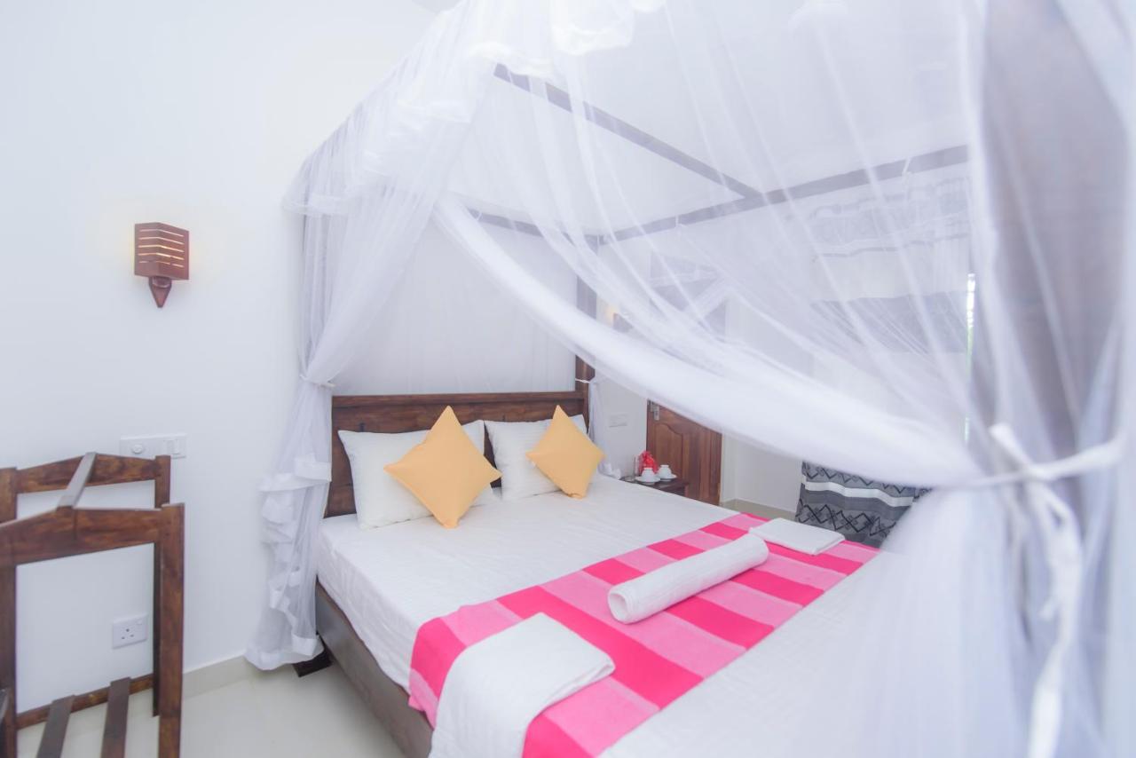 Scenery River Star Hotel Hikkaduwa Exterior photo